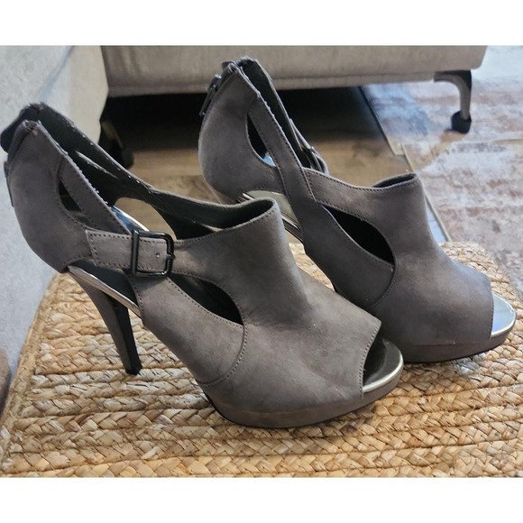 G by Guess Shoes - G BY GUESS grey heels size 8M